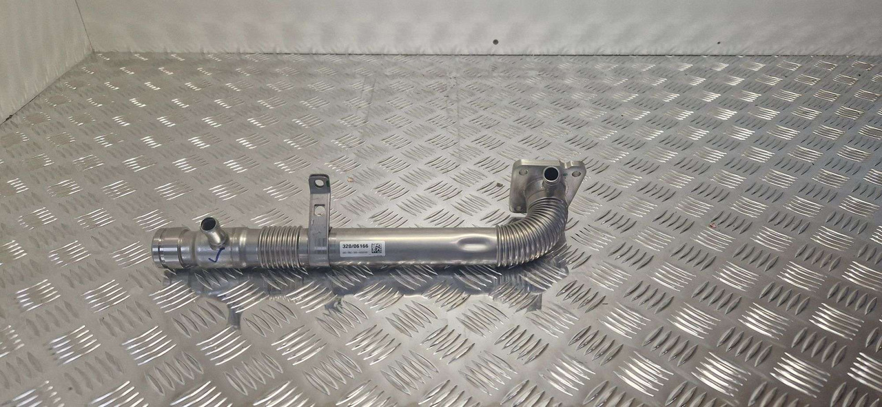 EGR Cooler crossover Pipe 320/06166 GENUINE JCB - Engine and parts for Construction machinery: picture 1 EGR Cooler crossover Pipe 320/06166 GENUINE JCB - Engine and parts for Construction machinery: picture 1