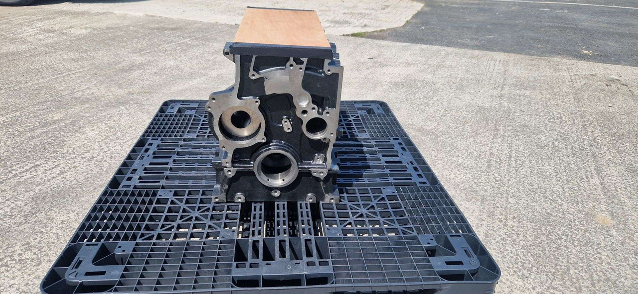 JCB 320/01606 Genuine block bedplate assembly T2 - Engine for Construction machinery: picture 2 JCB 320/01606 Genuine block bedplate assembly T2 - Engine for Construction machinery: picture 2