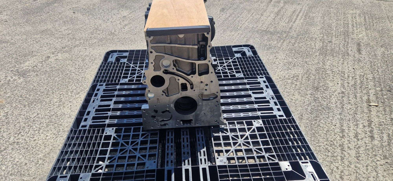 JCB 320/01606 Genuine block bedplate assembly T2 - Engine for Construction machinery: picture 4 JCB 320/01606 Genuine block bedplate assembly T2 - Engine for Construction machinery: picture 4