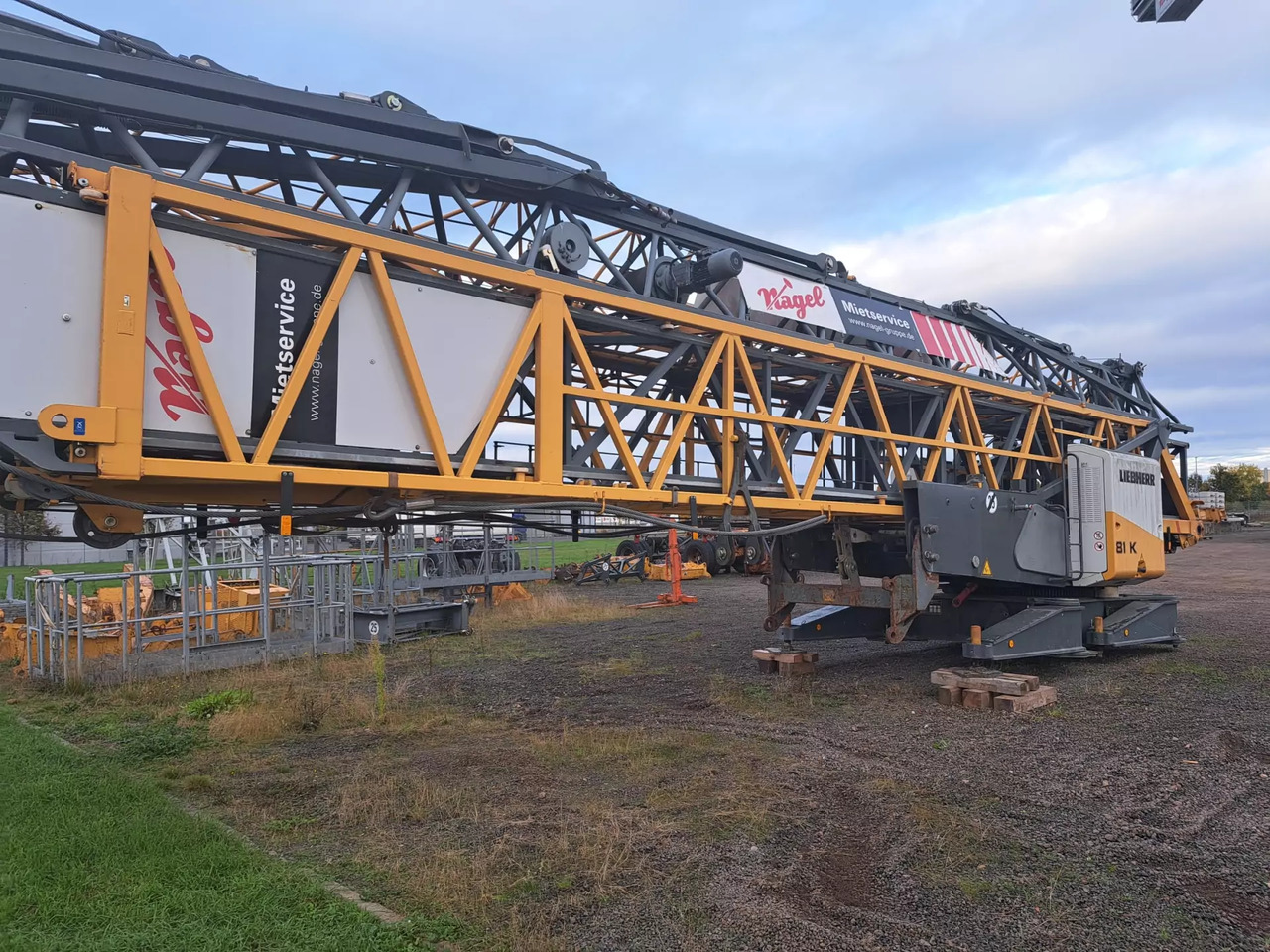 2013 Liebherr 81 K - Self-erecting tower crane: picture 3 2013 Liebherr 81 K - Self-erecting tower crane: picture 3