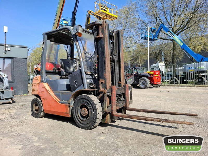 Toyota 02-8FGF20 - LPG forklift: picture 2 Toyota 02-8FGF20 - LPG forklift: picture 2