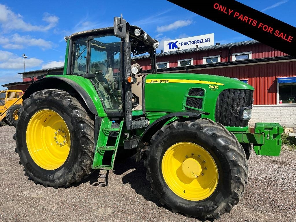 John Deere 7430 Dismantled. Only spare parts - Farm tractor: picture 1 John Deere 7430 Dismantled. Only spare parts - Farm tractor: picture 1