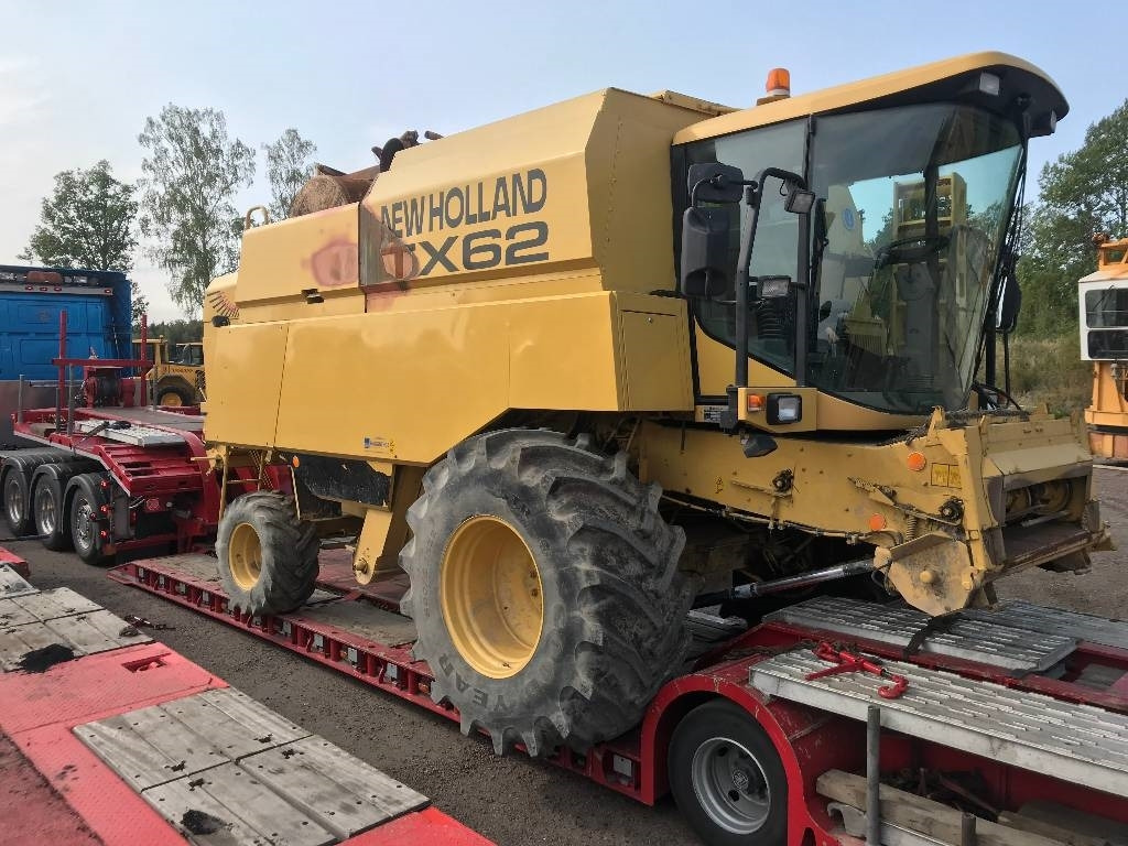 New Holland TX 62 Dismantled for spare parts - Combine harvester: picture 1 New Holland TX 62 Dismantled for spare parts - Combine harvester: picture 1