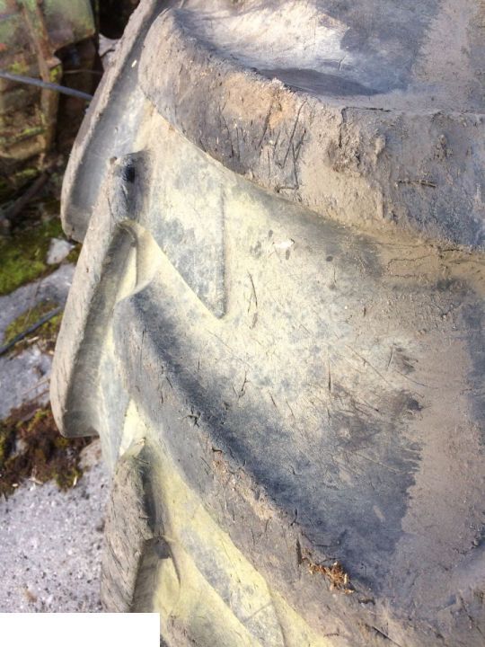 FELGA DW 16x28 John Deere , OPONA MICHELIN 16.9 R 28 - Wheel and tire package for Agricultural machinery: picture 3 FELGA DW 16x28 John Deere , OPONA MICHELIN 16.9 R 28 - Wheel and tire package for Agricultural machinery: picture 3