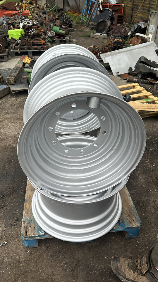 Felga 24 cale 10 szpilek 13 x 24 , DW13x24 - Rim for Agricultural machinery: picture 2 Felga 24 cale 10 szpilek 13 x 24 , DW13x24 - Rim for Agricultural machinery: picture 2