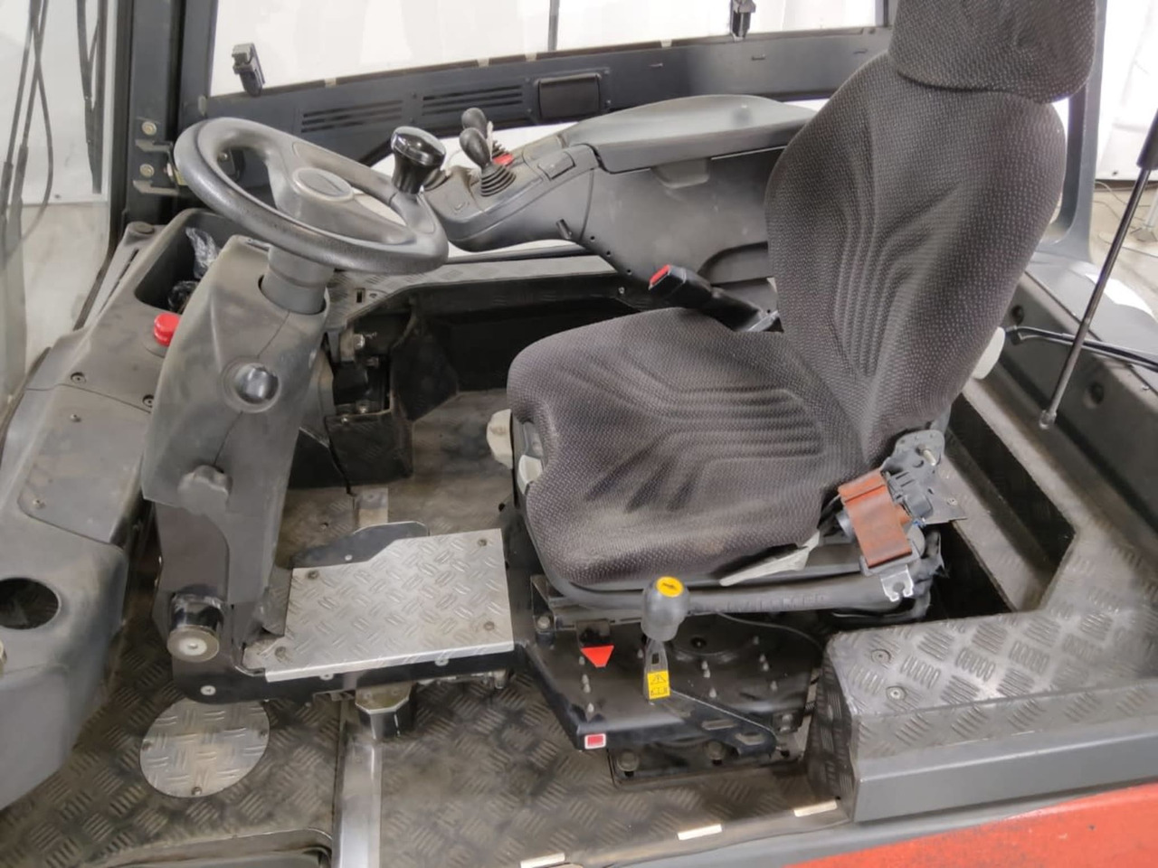 Linde E30HL-01/600 - Electric forklift: picture 3 Linde E30HL-01/600 - Electric forklift: picture 3