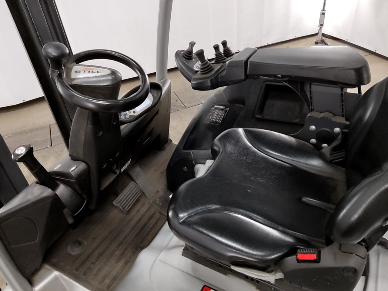 STILL RX60-30 - Electric forklift: picture 3 STILL RX60-30 - Electric forklift: picture 3