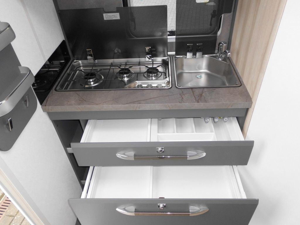 New Caravan Hobby De Luxe 460 SFf 2025 AUTARK FBH 1500kg. +++ Hobby De Luxe 460 SFf mit Extras, Lagerabverkauf: picture 10 New Caravan Hobby De Luxe 460 SFf 2025 AUTARK FBH 1500kg. +++ Hobby De Luxe 460 SFf mit Extras, Lagerabverkauf: picture 10