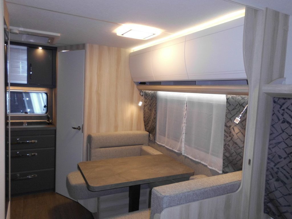 New Caravan Hobby De Luxe 460 SFf 2025 AUTARK FBH 1500kg. +++ Hobby De Luxe 460 SFf mit Extras, Lagerabverkauf: picture 8 New Caravan Hobby De Luxe 460 SFf 2025 AUTARK FBH 1500kg. +++ Hobby De Luxe 460 SFf mit Extras, Lagerabverkauf: picture 8