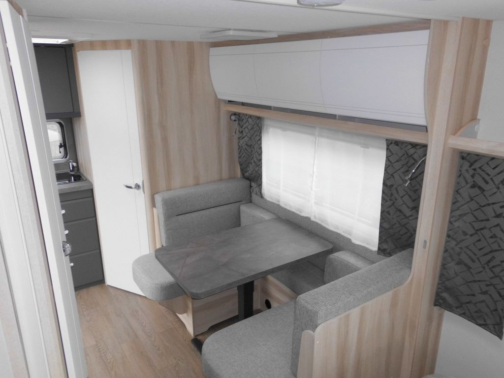 New Caravan Hobby De Luxe 460 SFf 2025 AUTARK FBH 1500kg. +++ Hobby De Luxe 460 SFf mit Extras, Lagerabverkauf: picture 6 New Caravan Hobby De Luxe 460 SFf 2025 AUTARK FBH 1500kg. +++ Hobby De Luxe 460 SFf mit Extras, Lagerabverkauf: picture 6