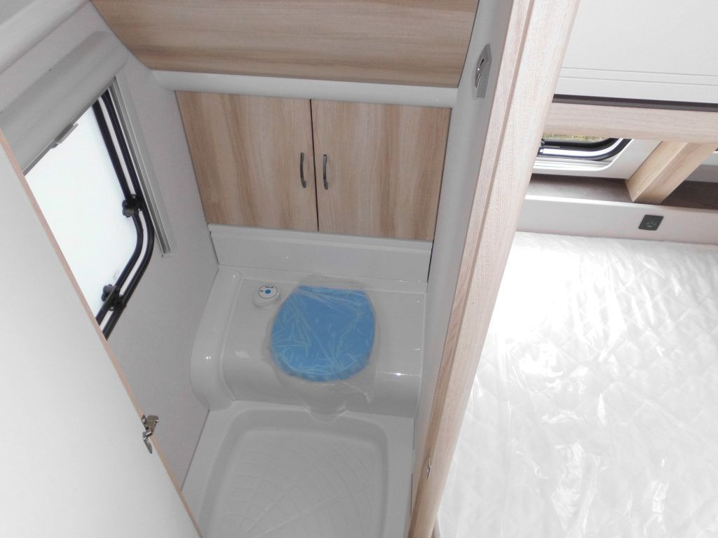 Caravan Hobby De Luxe 460 UFe 2026 1500kg. Ambiente: picture 15