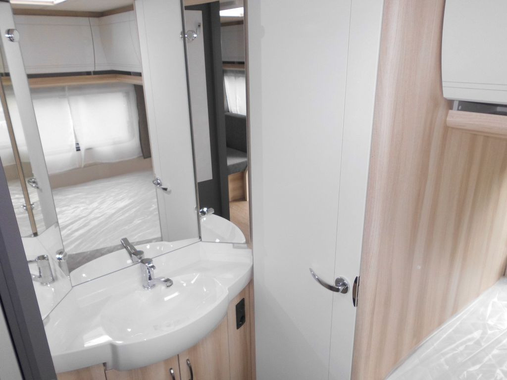 Caravan Hobby De Luxe 460 UFe 2026 1500kg. Ambiente: picture 13