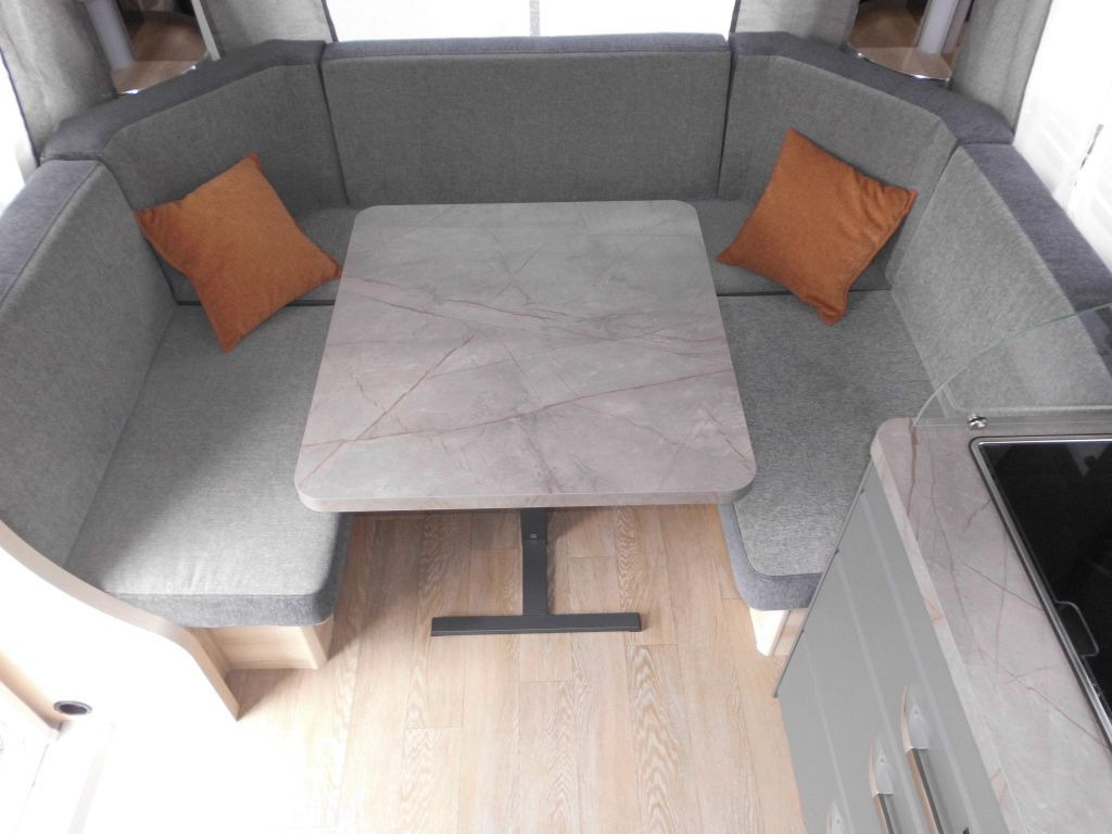 Caravan Hobby De Luxe 460 UFe 2026 1500kg. Ambiente: picture 6