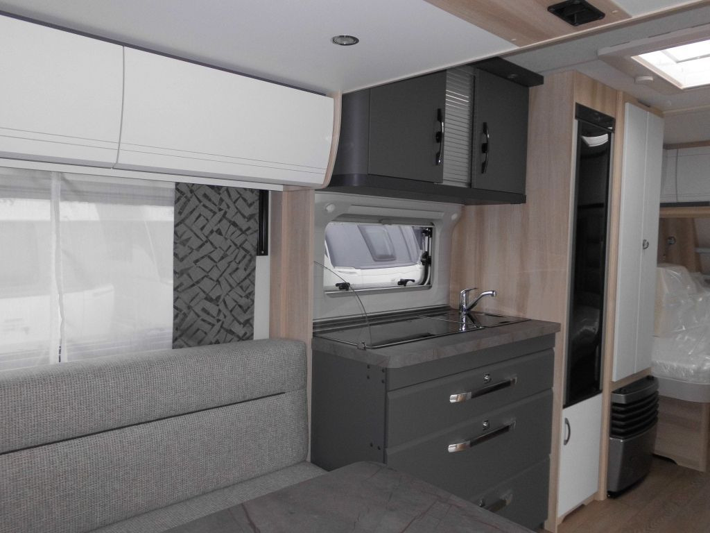 New Caravan Hobby De Luxe 515 UHL 2025 2000kg. AUTARK AMBIENTE Hobby De Luxe 515 UHL mit Extras, Lagerabverkauf!: picture 10 New Caravan Hobby De Luxe 515 UHL 2025 2000kg. AUTARK AMBIENTE Hobby De Luxe 515 UHL mit Extras, Lagerabverkauf!: picture 10