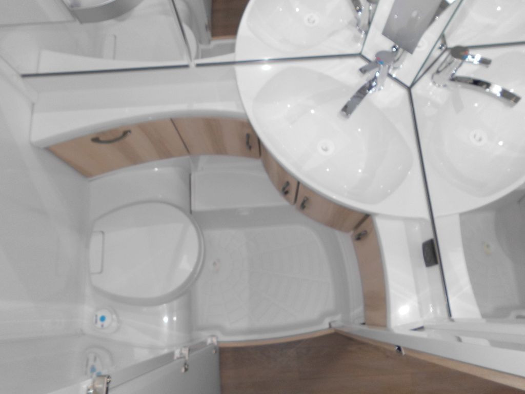 New Caravan Hobby De Luxe 515 UHL 2025 2000kg. AUTARK AMBIENTE Hobby De Luxe 515 UHL mit Extras, Lagerabverkauf!: picture 15 New Caravan Hobby De Luxe 515 UHL 2025 2000kg. AUTARK AMBIENTE Hobby De Luxe 515 UHL mit Extras, Lagerabverkauf!: picture 15