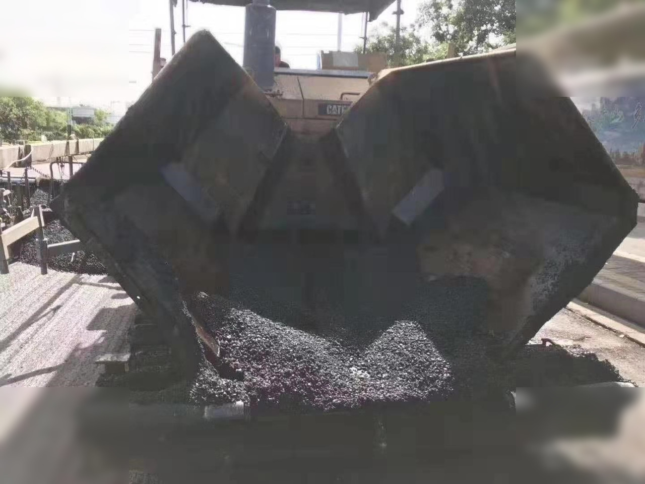 2010 CATERPILLAR AP-755 - Asphalt paver: picture 3 2010 CATERPILLAR AP-755 - Asphalt paver: picture 3