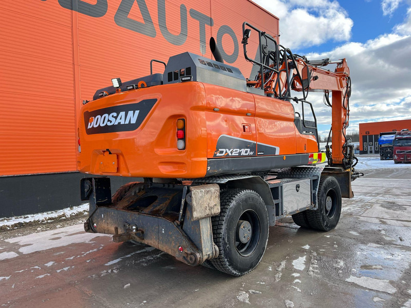 Doosan DX 210 W-5 ROTOTILT / AC / CENTRAL LUBRICATION / WEBASTO - Wheel excavator: picture 5 Doosan DX 210 W-5 ROTOTILT / AC / CENTRAL LUBRICATION / WEBASTO - Wheel excavator: picture 5