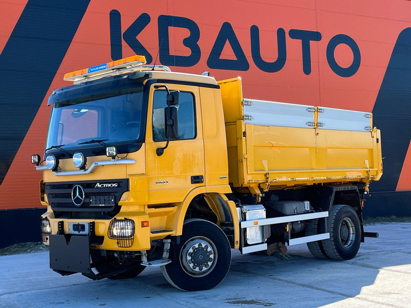 Mercedes-Benz Actros 1841 4x4 SNOW PLOW EQUIPMENT / UNDERBODY SCRAPER / BOX L=4495 mm - Tipper: picture 1 Mercedes-Benz Actros 1841 4x4 SNOW PLOW EQUIPMENT / UNDERBODY SCRAPER / BOX L=4495 mm - Tipper: picture 1