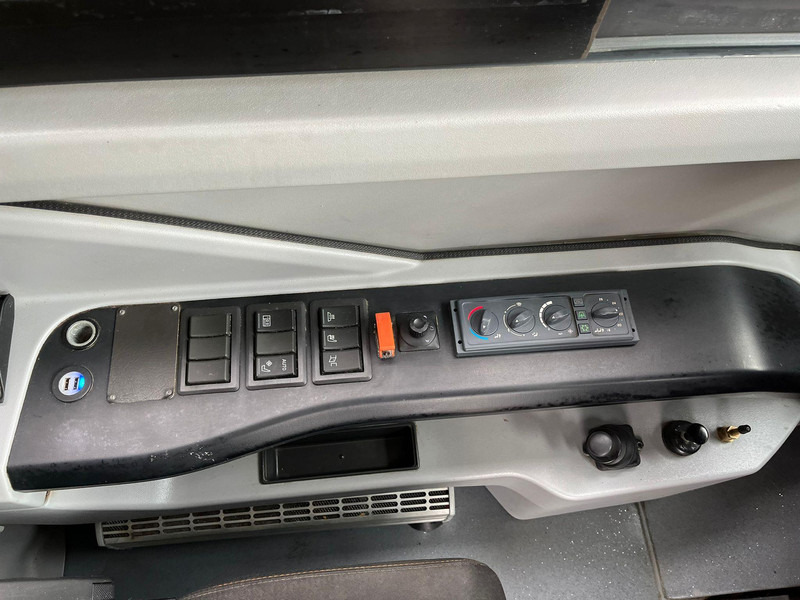 Suburban bus Volvo B8R 8900 LE 6x2*4 44 SEATS + 53 STANDING / AC / AUXILIARY HEATER: picture 14 Suburban bus Volvo B8R 8900 LE 6x2*4 44 SEATS + 53 STANDING / AC / AUXILIARY HEATER: picture 14