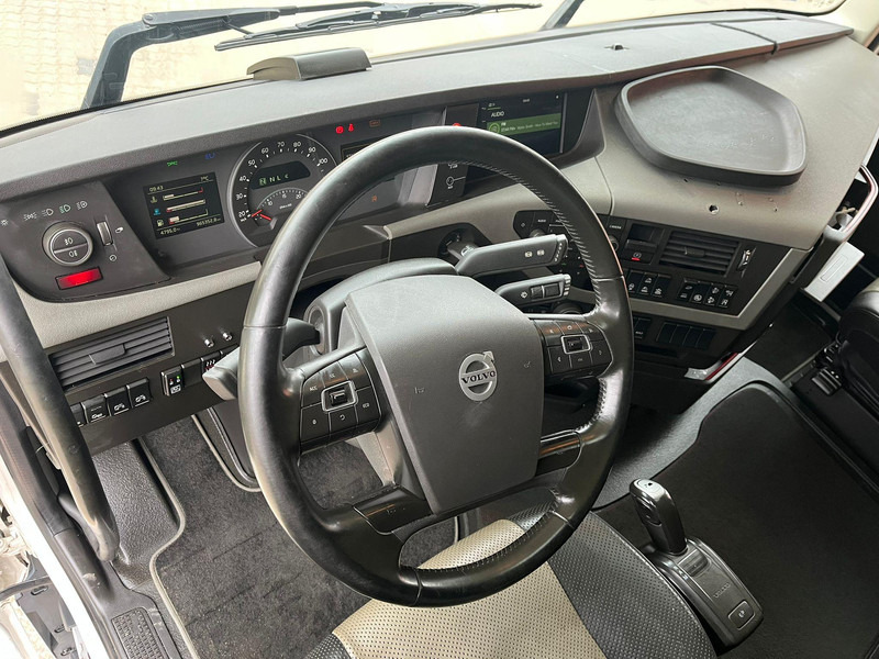 Cab chassis truck Volvo FH 540 8x4*4 CHASSIS L=7137 mm: picture 14 Cab chassis truck Volvo FH 540 8x4*4 CHASSIS L=7137 mm: picture 14