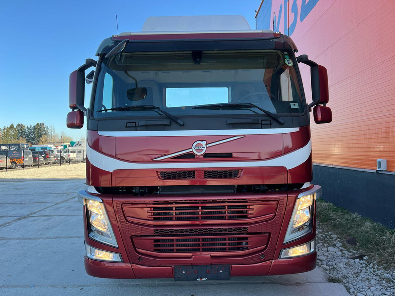 Volvo FM 330 6x2*4 ONLY 57587 km !!! / HYDRAULICS / CHASSIS L=7740 MM - Cab chassis truck: picture 3 Volvo FM 330 6x2*4 ONLY 57587 km !!! / HYDRAULICS / CHASSIS L=7740 MM - Cab chassis truck: picture 3