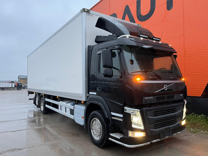 Volvo FM 420 6x2 ADBLUE PROGRAMMED OFF / BOX HEATING / BOX L=9977 mm - Box truck: picture 3 Volvo FM 420 6x2 ADBLUE PROGRAMMED OFF / BOX HEATING / BOX L=9977 mm - Box truck: picture 3