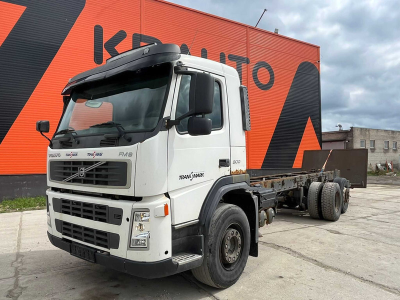 Volvo FM 9 300 6x2 CHASSIS L=8779 mm - Cab chassis truck: picture 2 Volvo FM 9 300 6x2 CHASSIS L=8779 mm - Cab chassis truck: picture 2