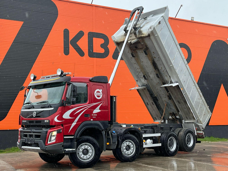 Volvo FMX 540 8x4 RETARDER / TANDEM AXLE LIFT / BIG AXLES / BOX L=5703 mm - Tipper: picture 2 Volvo FMX 540 8x4 RETARDER / TANDEM AXLE LIFT / BIG AXLES / BOX L=5703 mm - Tipper: picture 2