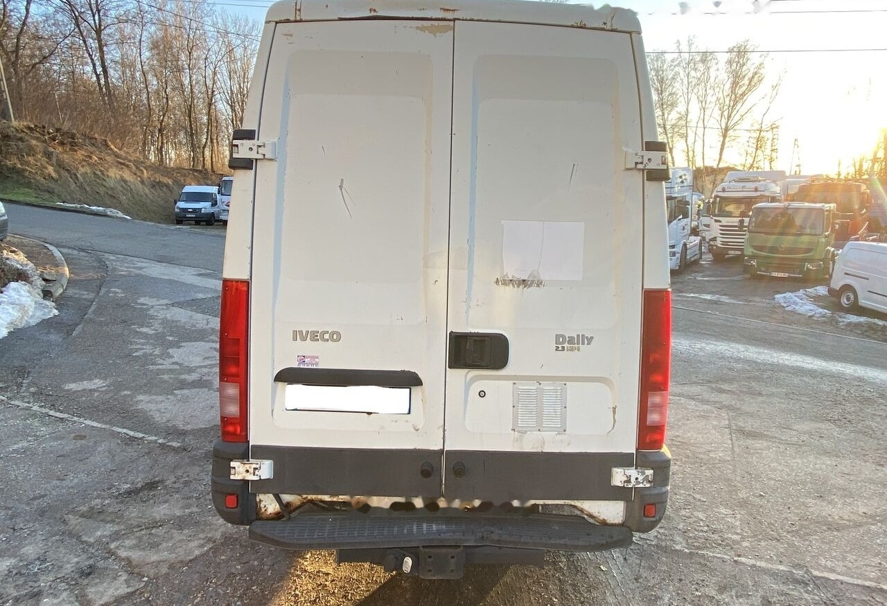IVECO Daily 35S12 - Panel van: picture 4 IVECO Daily 35S12 - Panel van: picture 4