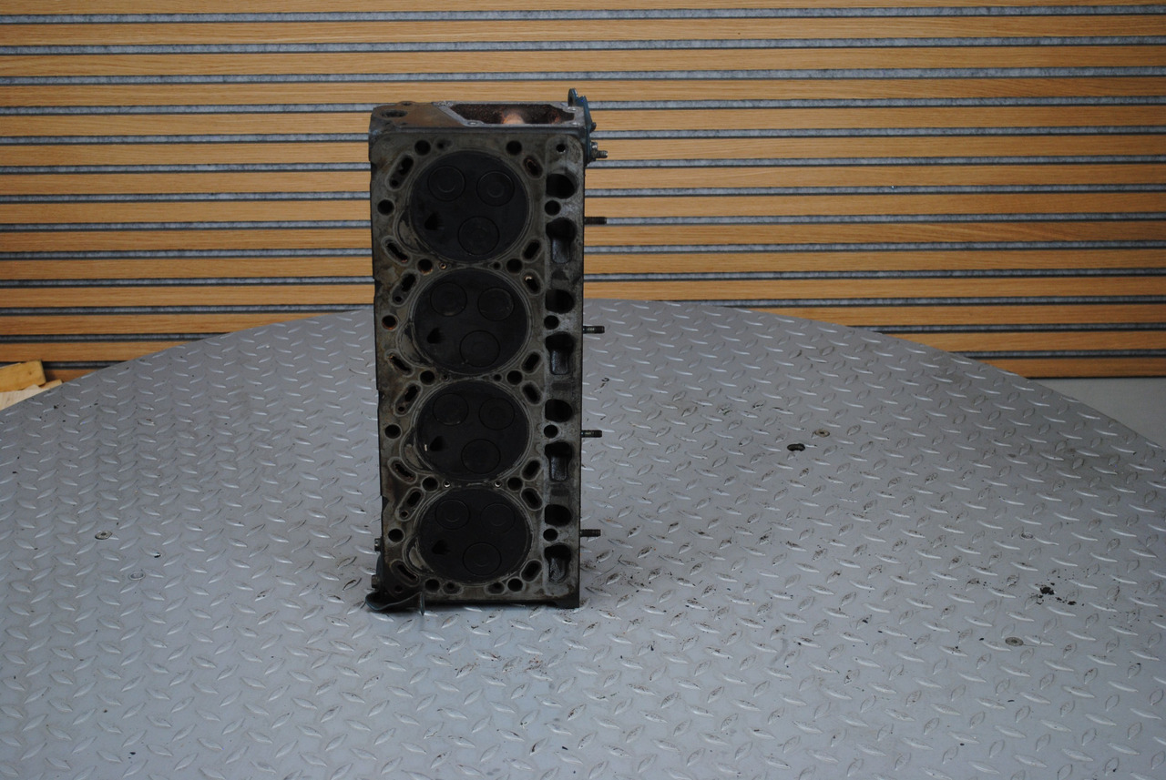 Kubota Cilinderkop Kubota V3300 - V3600 - V3800 - Cylinder head for Construction machinery: picture 3 Kubota Cilinderkop Kubota V3300 - V3600 - V3800 - Cylinder head for Construction machinery: picture 3