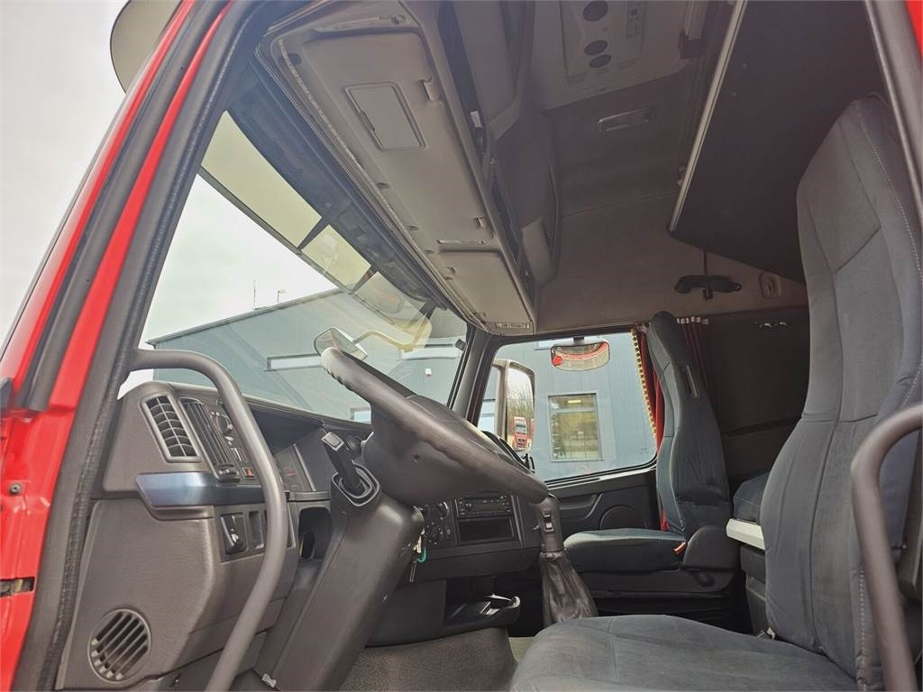 Tractor unit Volvo FH13 XXL EURO 5 2011 + KRONE MEGA RAISE: picture 20 Tractor unit Volvo FH13 XXL EURO 5 2011 + KRONE MEGA RAISE: picture 20
