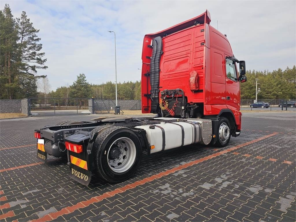 Tractor unit Volvo FH13 XXL EURO 5 2011 + KRONE MEGA RAISE: picture 7 Tractor unit Volvo FH13 XXL EURO 5 2011 + KRONE MEGA RAISE: picture 7