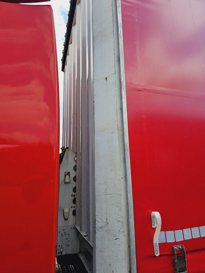 Tractor unit Volvo FH13 XXL EURO 5 2011 + KRONE MEGA RAISE: picture 28 Tractor unit Volvo FH13 XXL EURO 5 2011 + KRONE MEGA RAISE: picture 28