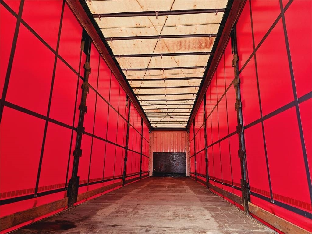 Tractor unit Volvo FH13 XXL EURO 5 2011 + KRONE MEGA RAISE: picture 35 Tractor unit Volvo FH13 XXL EURO 5 2011 + KRONE MEGA RAISE: picture 35