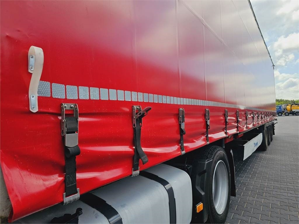 Tractor unit Volvo FH13 XXL EURO 5 2011 + KRONE MEGA RAISE: picture 29 Tractor unit Volvo FH13 XXL EURO 5 2011 + KRONE MEGA RAISE: picture 29