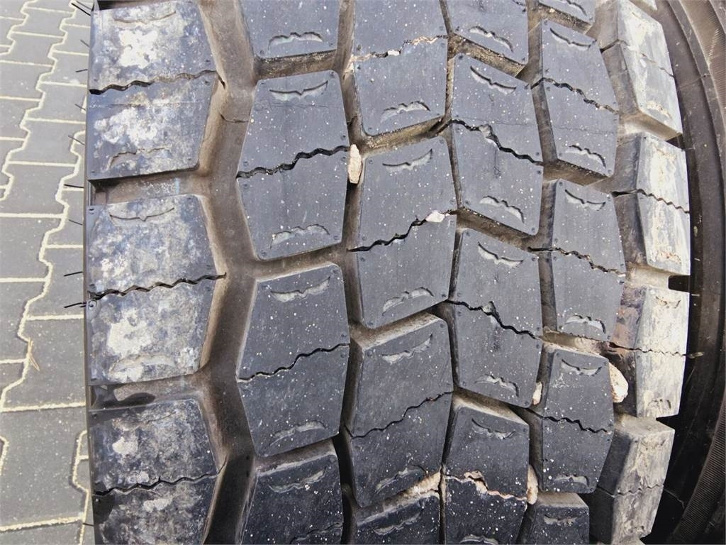 Tractor unit Volvo FH13 XXL EURO 5 2011 + KRONE MEGA RAISE: picture 16 Tractor unit Volvo FH13 XXL EURO 5 2011 + KRONE MEGA RAISE: picture 16