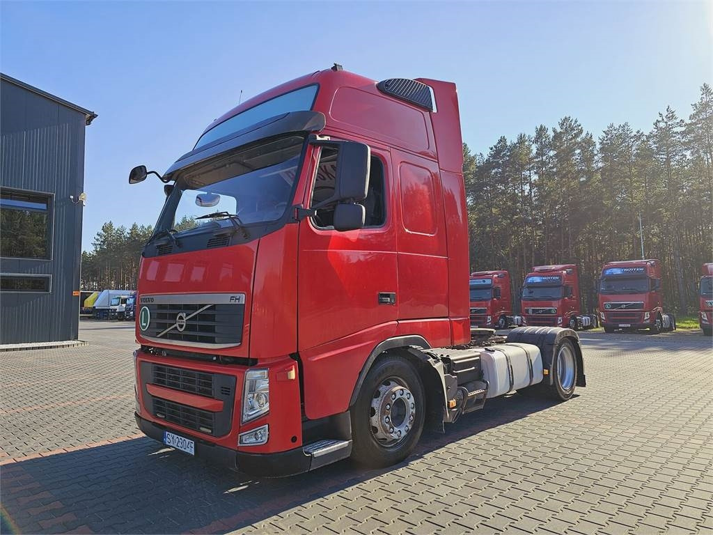 Volvo FH13 XXL MANUAL 420 EURO 5 2011 r MEGA LOW DECK - Tractor unit: picture 2 Volvo FH13 XXL MANUAL 420 EURO 5 2011 r MEGA LOW DECK - Tractor unit: picture 2