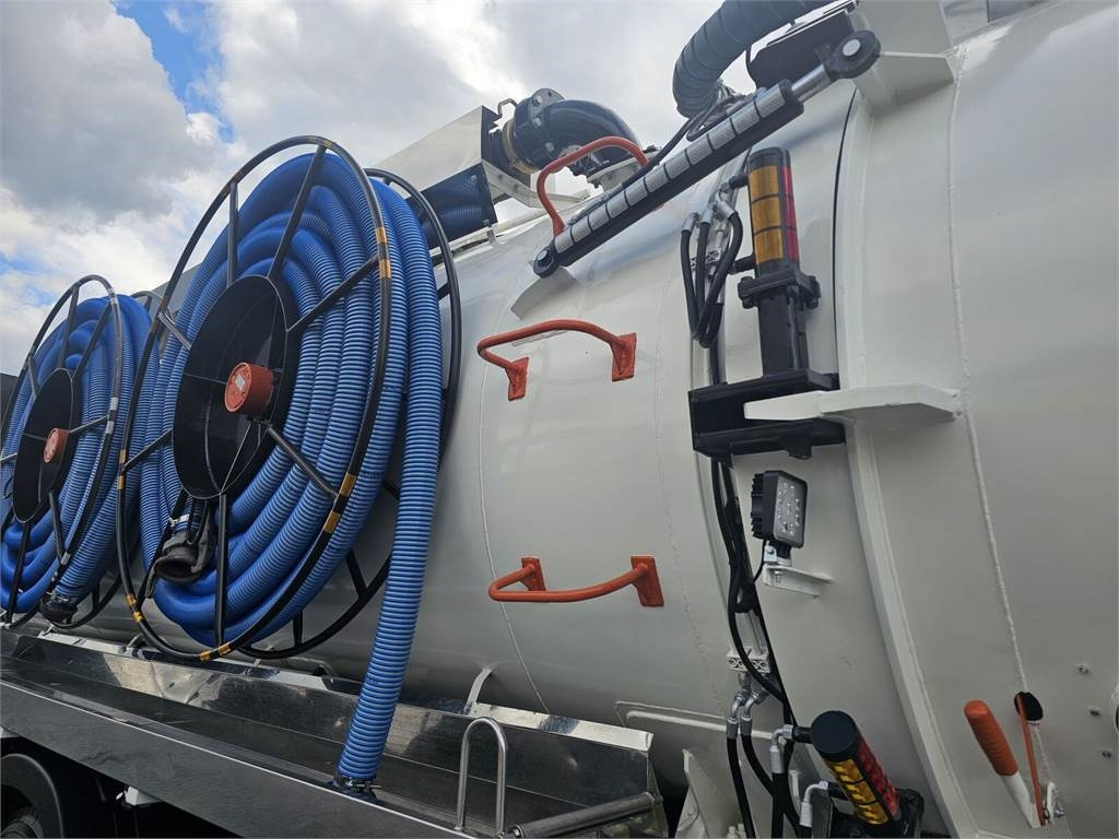 Vacuum truck Volvo WUKO ADR ROLBA FOR CLEANING CHANNELS COMBI: picture 15