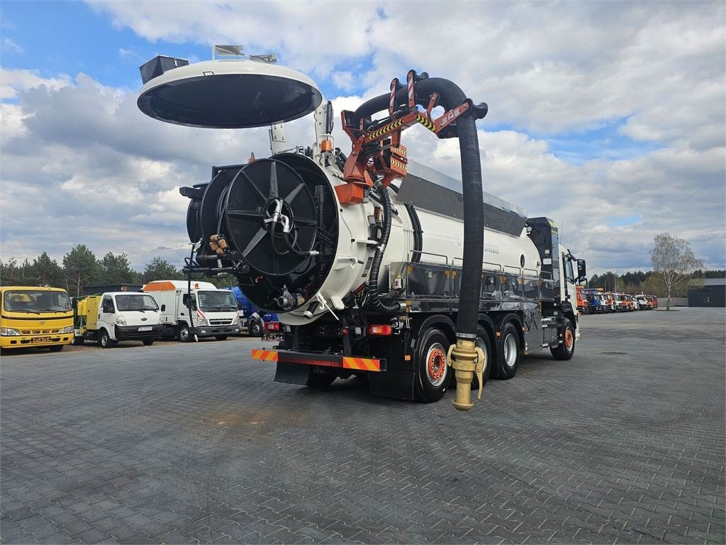 Volvo WUKO ADR ROLBA FOR CLEANING CHANNELS COMBI - Vacuum truck: picture 3 Volvo WUKO ADR ROLBA FOR CLEANING CHANNELS COMBI - Vacuum truck: picture 3
