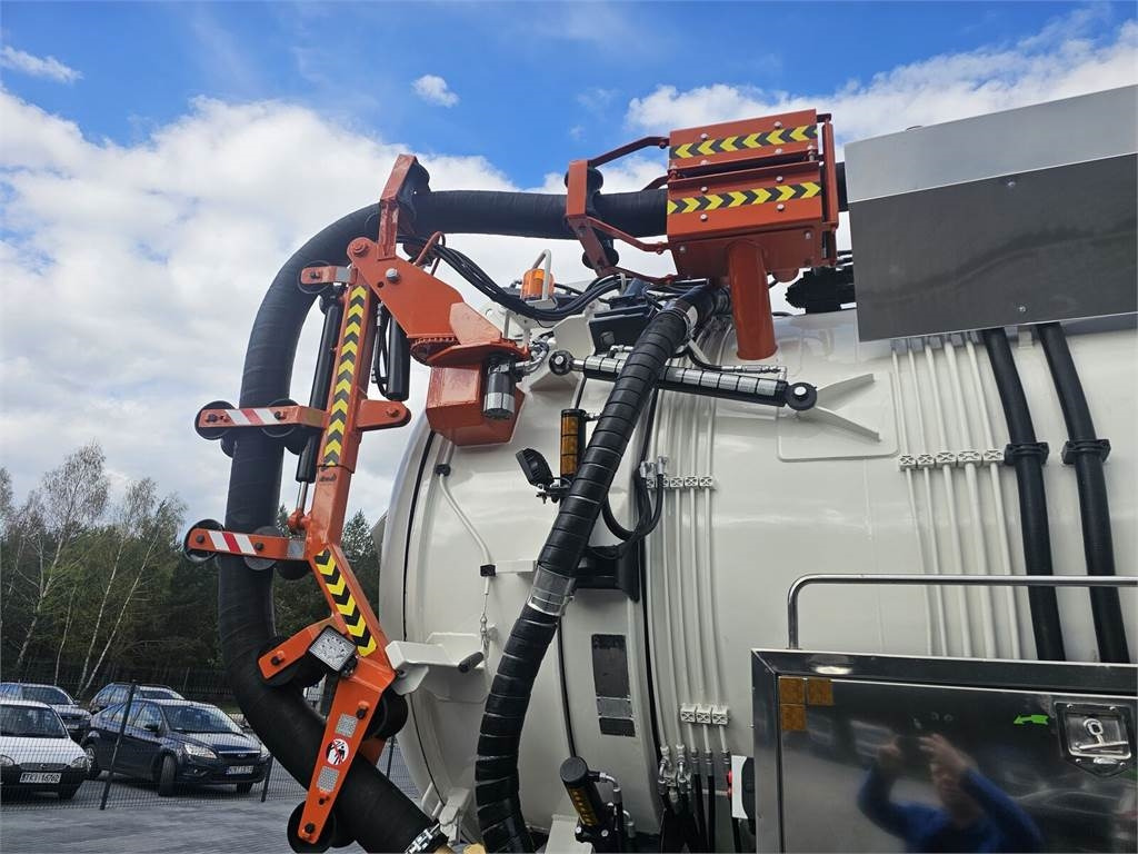 Vacuum truck Volvo WUKO ADR ROLBA FOR CLEANING CHANNELS COMBI: picture 18