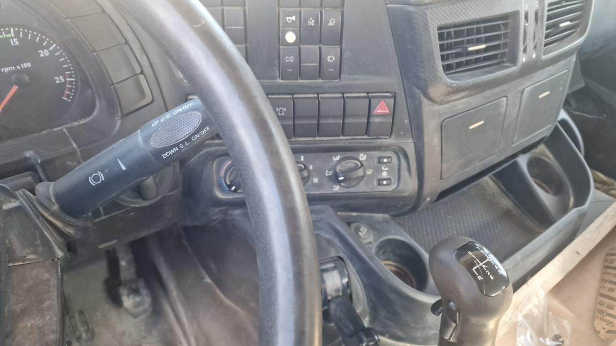 Tipper Iveco Trakker 410: picture 10