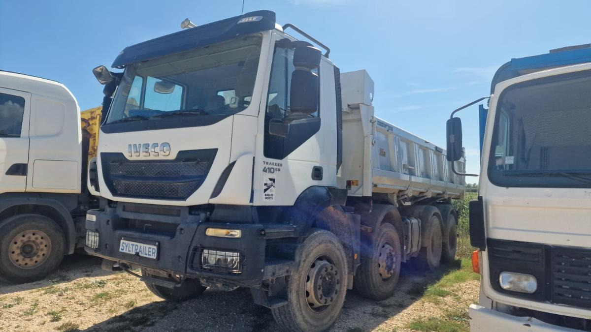 Tipper Iveco Trakker 410: picture 7