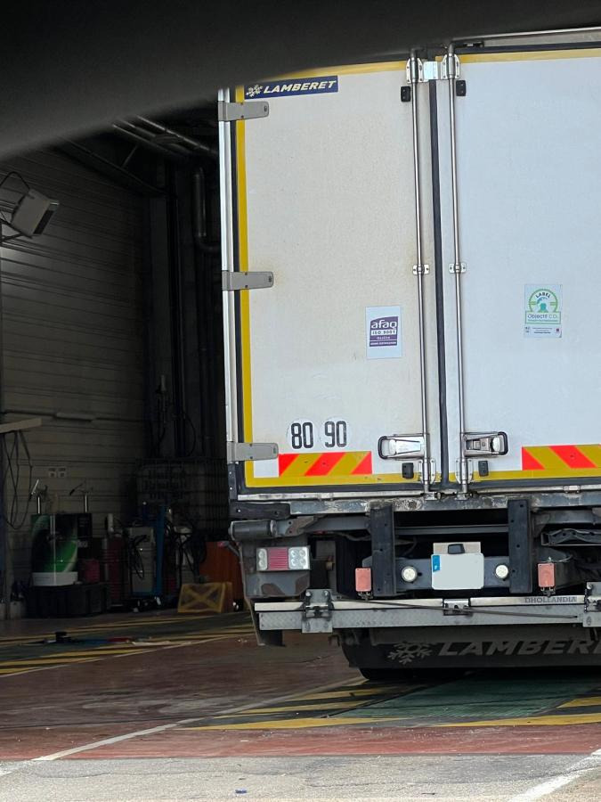 Renault D-Series WIDE - Refrigerator truck: picture 4 Renault D-Series WIDE - Refrigerator truck: picture 4