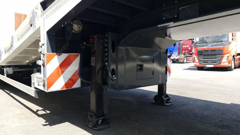 Syltrailer SYL table hydraulique (Location / Rent) F3W1L1B - Low loader semi-trailer: picture 5 Syltrailer SYL table hydraulique (Location / Rent) F3W1L1B - Low loader semi-trailer: picture 5