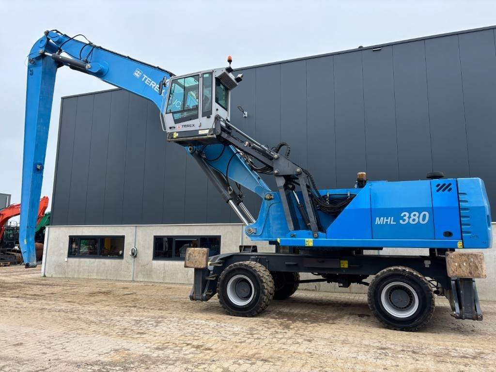 Fuchs MHL 380 -- only 6650 real working hours - Waste/ Industry handler: picture 5 Fuchs MHL 380 -- only 6650 real working hours - Waste/ Industry handler: picture 5