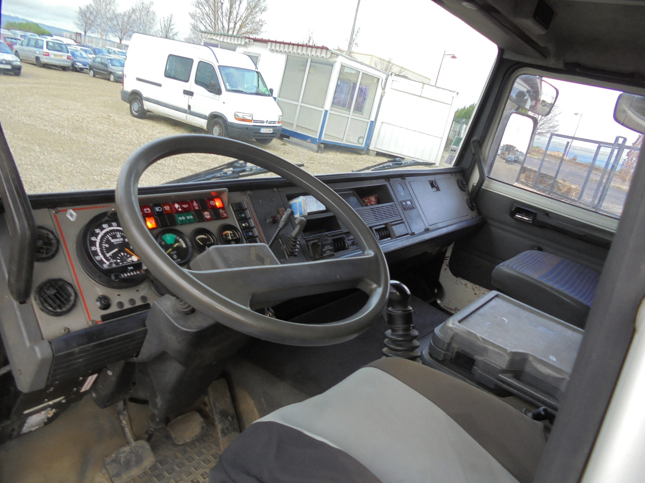 RENAULT GR 280 - Autotransporter truck: picture 5 RENAULT GR 280 - Autotransporter truck: picture 5