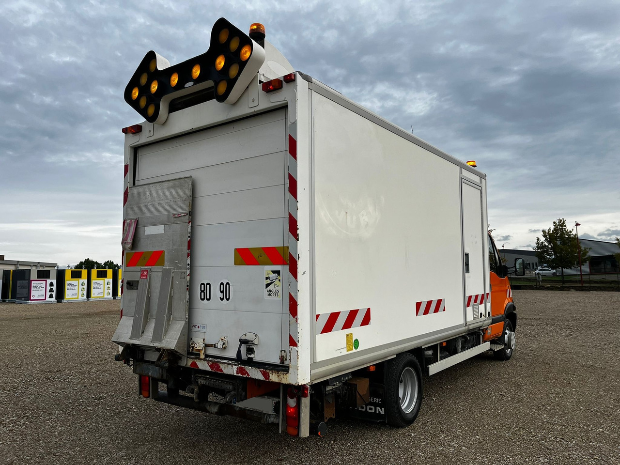 RENAULT Mascott DCI 160 CAISSE + HAYON - Box truck: picture 4 RENAULT Mascott DCI 160 CAISSE + HAYON - Box truck: picture 4