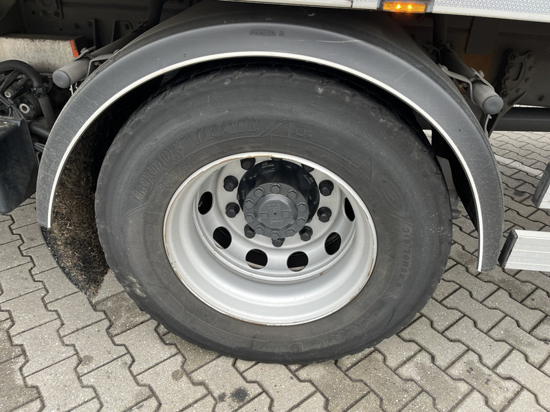 Refrigerator truck DAF CF 260 FA / Carrier Koeler - 30 gr / Chereau Frigobox / Laadklep 2000 kg: picture 19