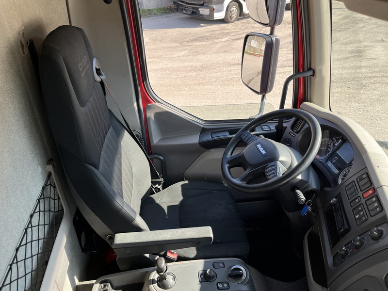 DAF LF 210 FA / 12 Ton / 419 dkm / Koffer / LBW 1500 kg / NL LKW - Box truck: picture 3 DAF LF 210 FA / 12 Ton / 419 dkm / Koffer / LBW 1500 kg / NL LKW - Box truck: picture 3