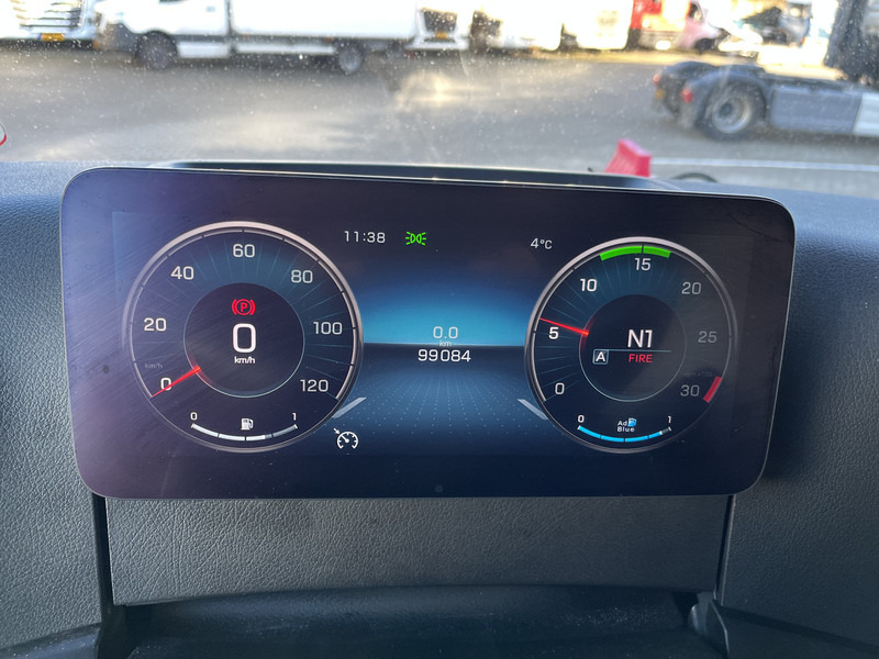 Mercedes-Benz Actros 2124 / Box 7.5 mtr / Laadklep 2000 kg / APK TUV 05-25 - Box truck: picture 4 Mercedes-Benz Actros 2124 / Box 7.5 mtr / Laadklep 2000 kg / APK TUV 05-25 - Box truck: picture 4
